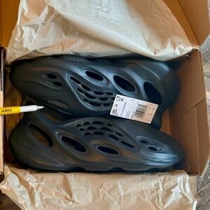 Authentic Yeezy Foam RNR Onyx Size 11. Brand New Only Tried on.